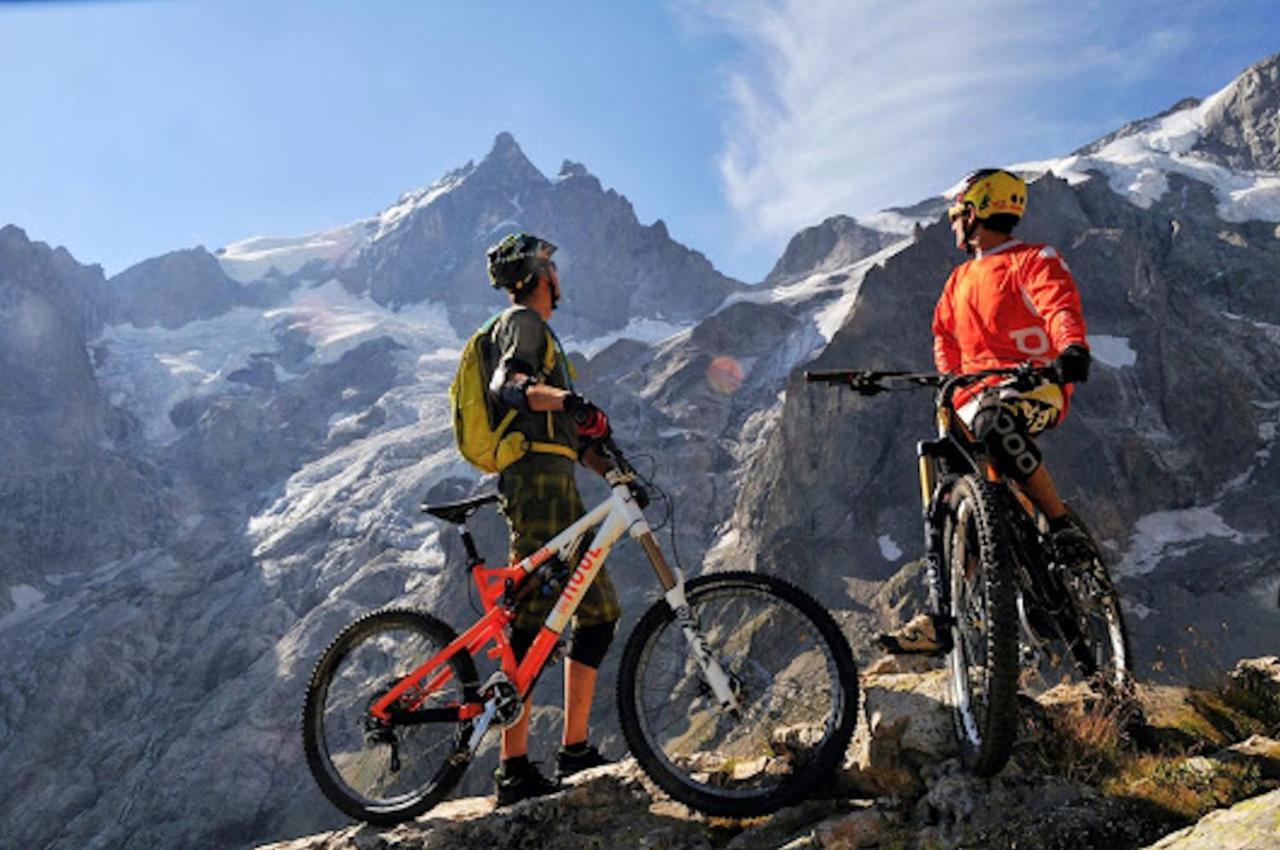 Chalet La Cachette Cyclists & Skiers Ле-Бур-д'Уазан Экстерьер фото
