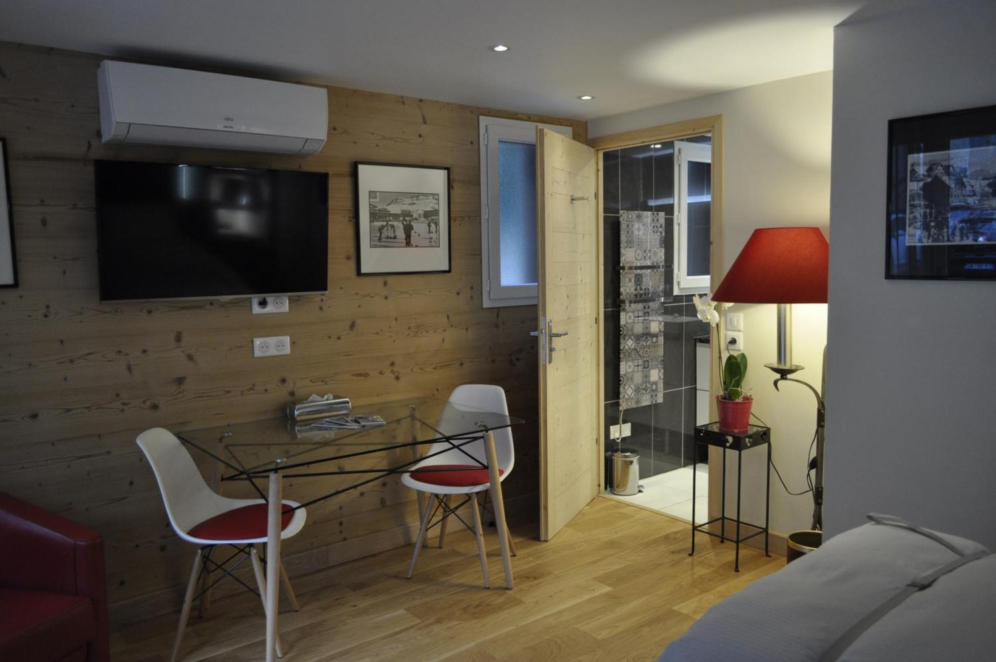 Chalet La Cachette Cyclists & Skiers Ле-Бур-д'Уазан Экстерьер фото