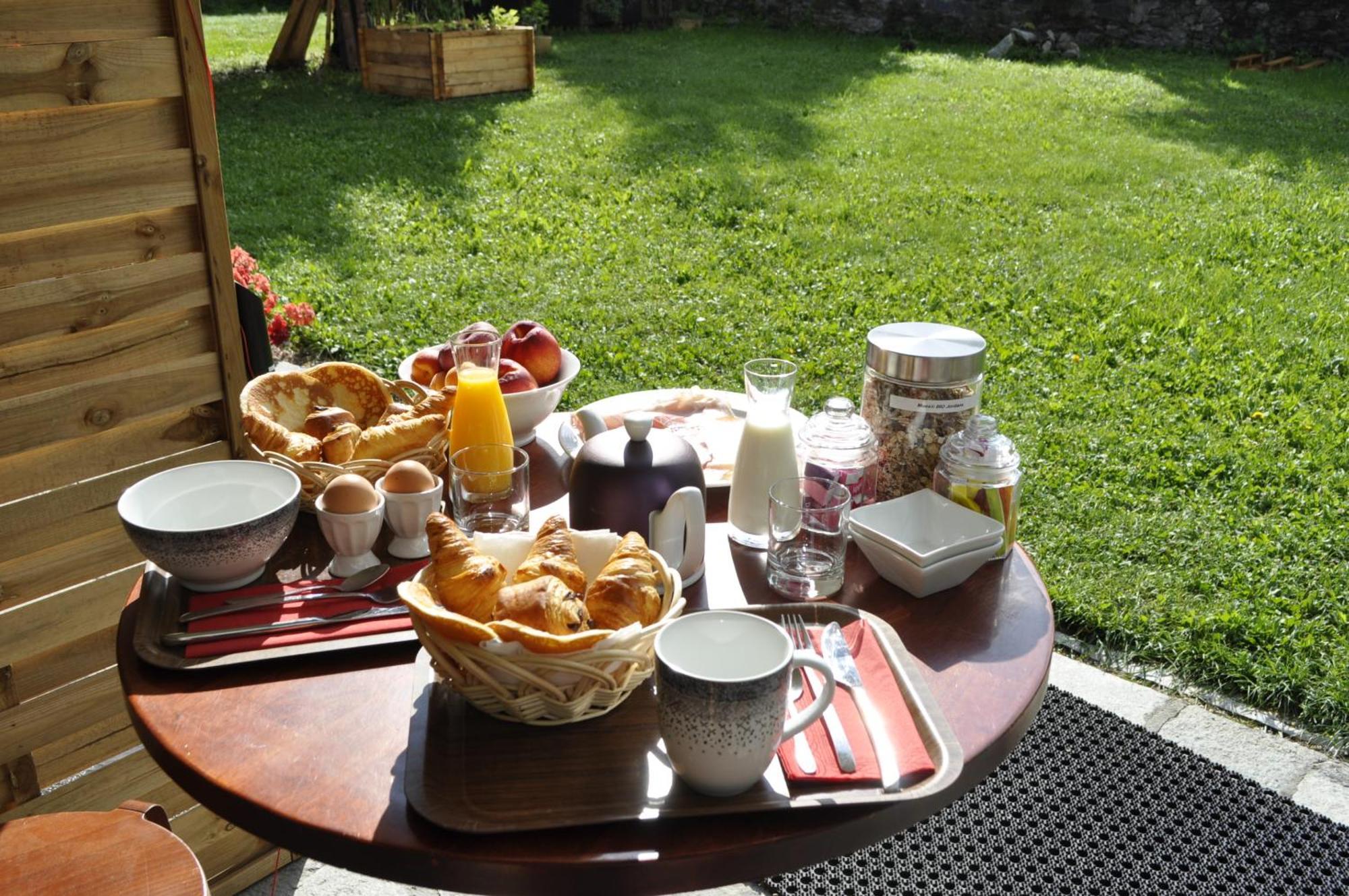 Chalet La Cachette Cyclists & Skiers Ле-Бур-д'Уазан Экстерьер фото