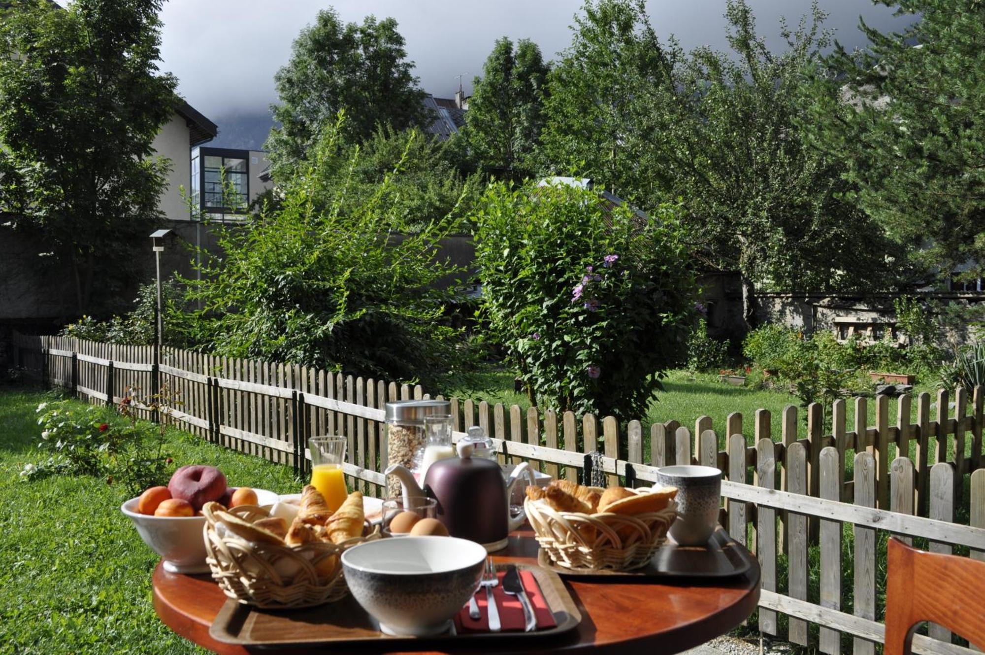 Chalet La Cachette Cyclists & Skiers Ле-Бур-д'Уазан Экстерьер фото