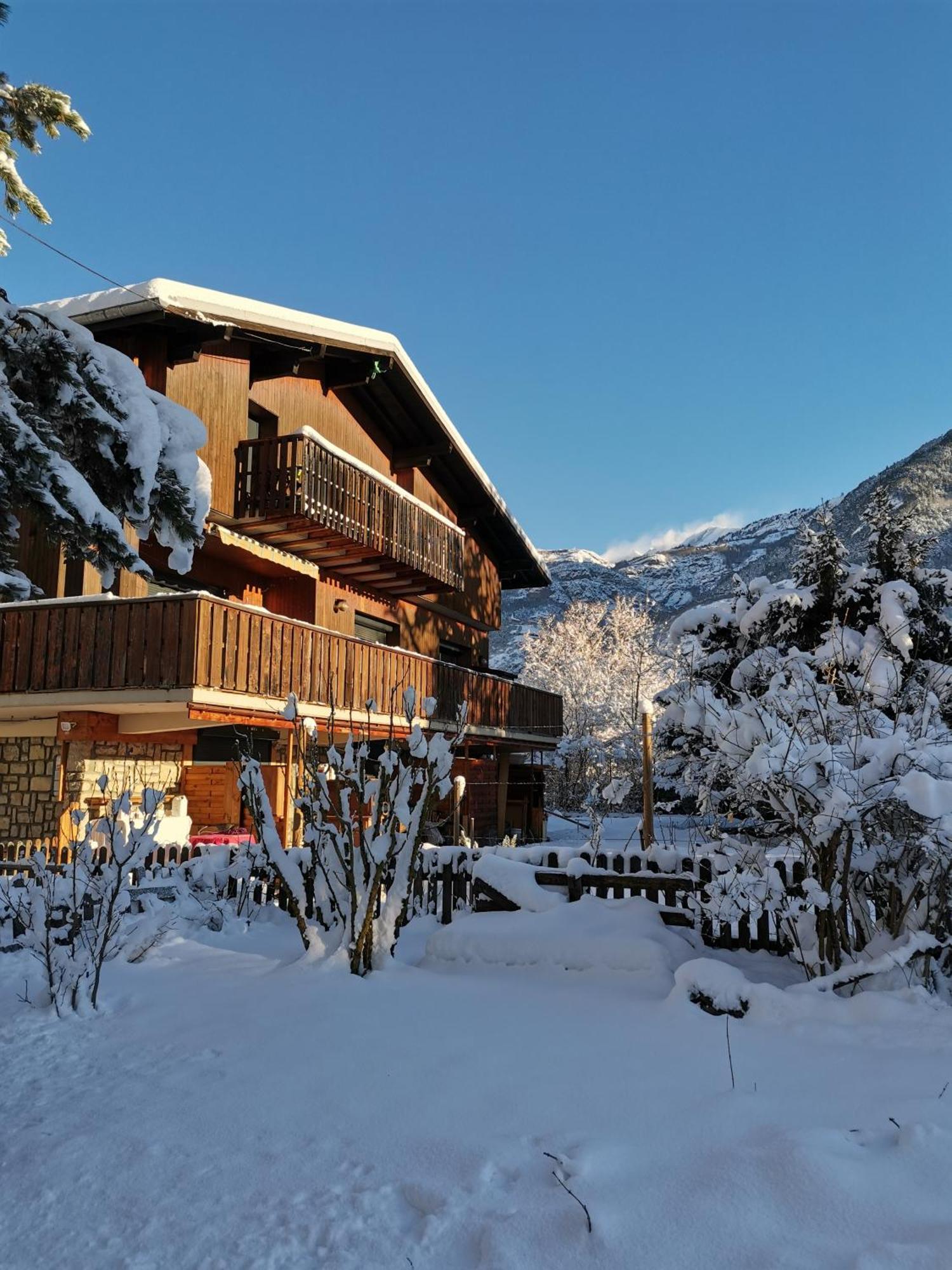 Chalet La Cachette Cyclists & Skiers Ле-Бур-д'Уазан Экстерьер фото