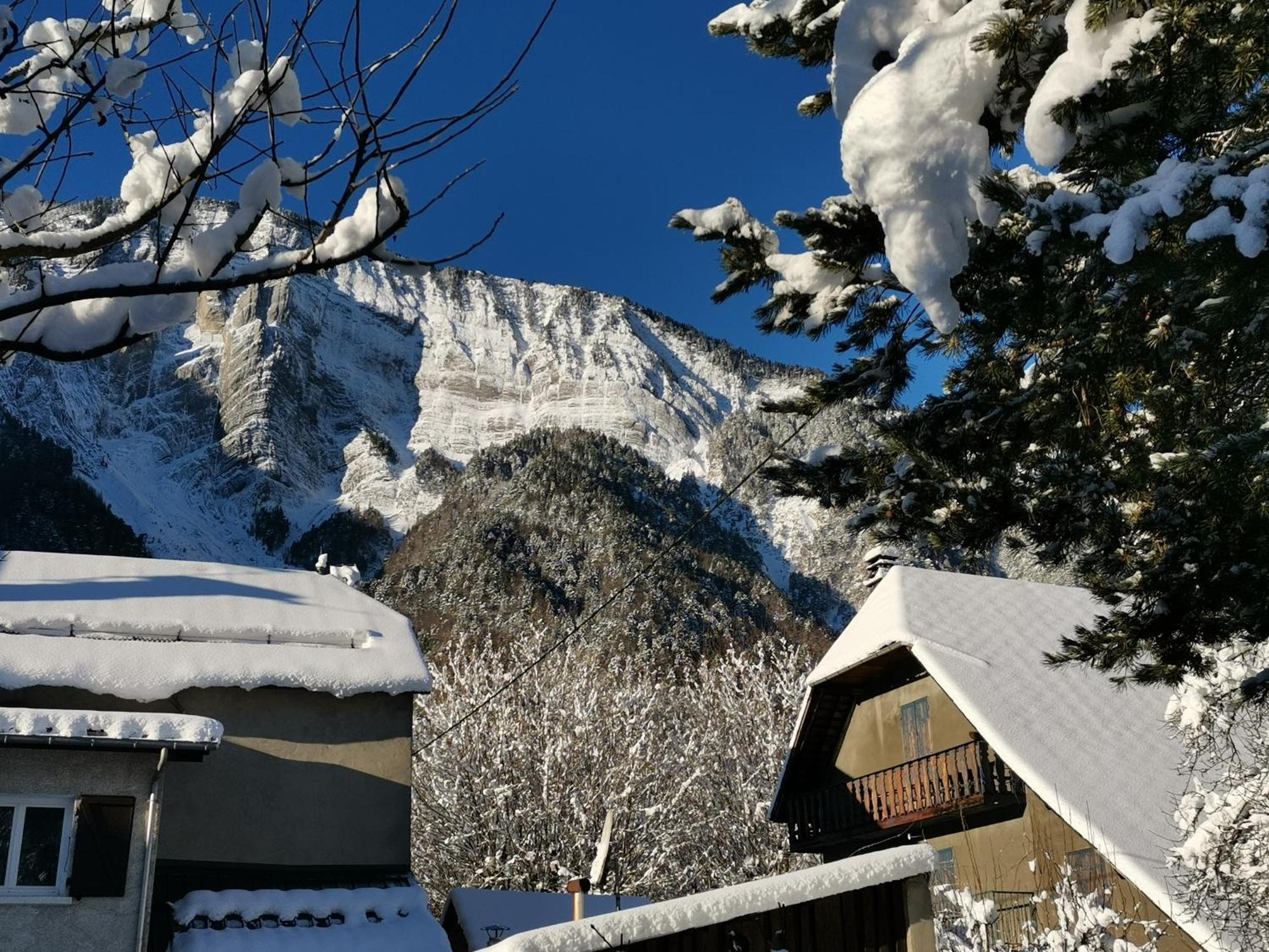 Chalet La Cachette Cyclists & Skiers Ле-Бур-д'Уазан Экстерьер фото